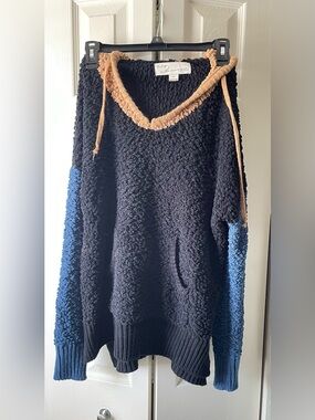 Vintage Havana Sherpa V-Neck Pullover in Black, Blue & Tan